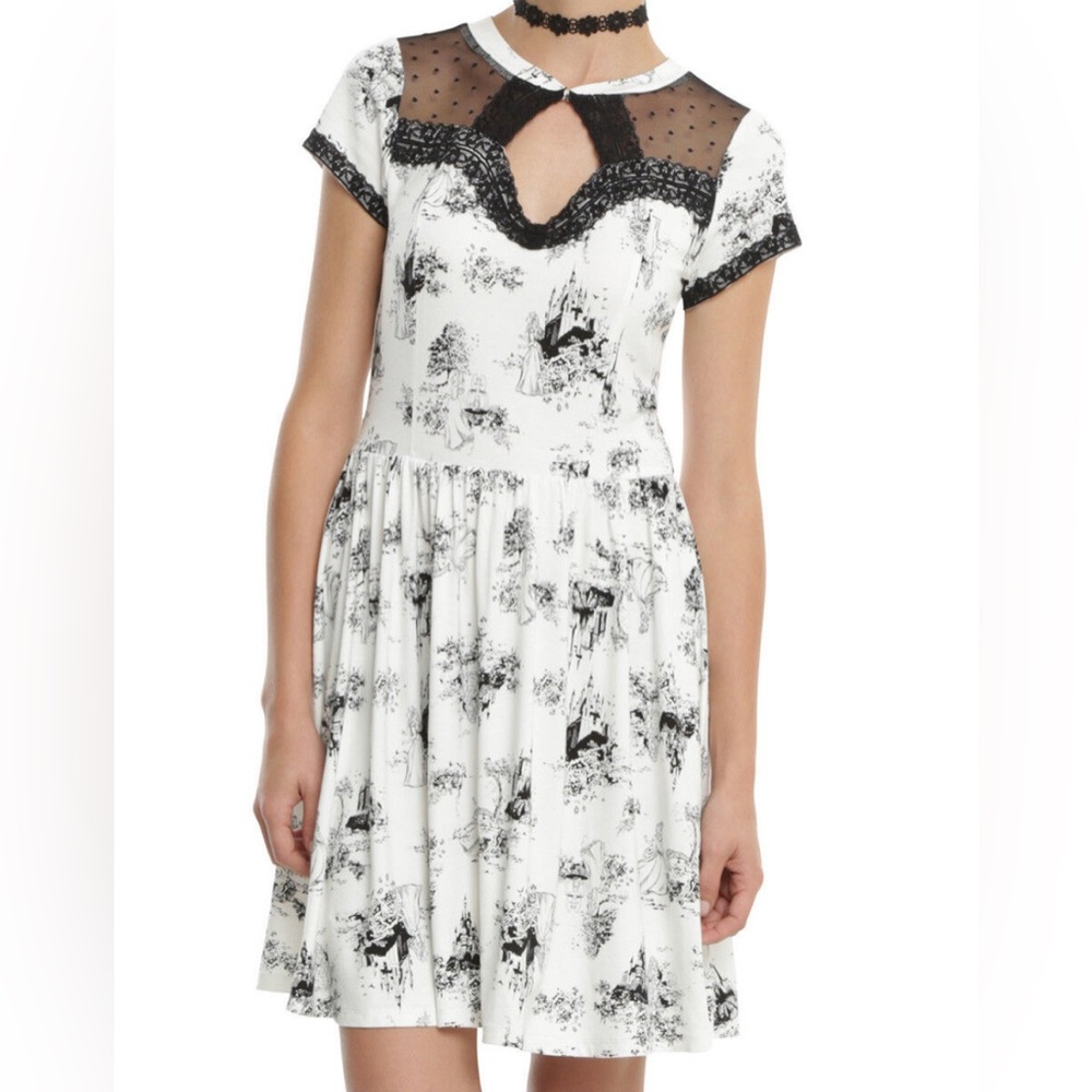 Disney Juniors Princess Hot Topic dress in white & black toile print